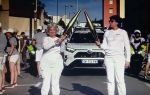 Isabelle a la flamme olympique entre les mains !
